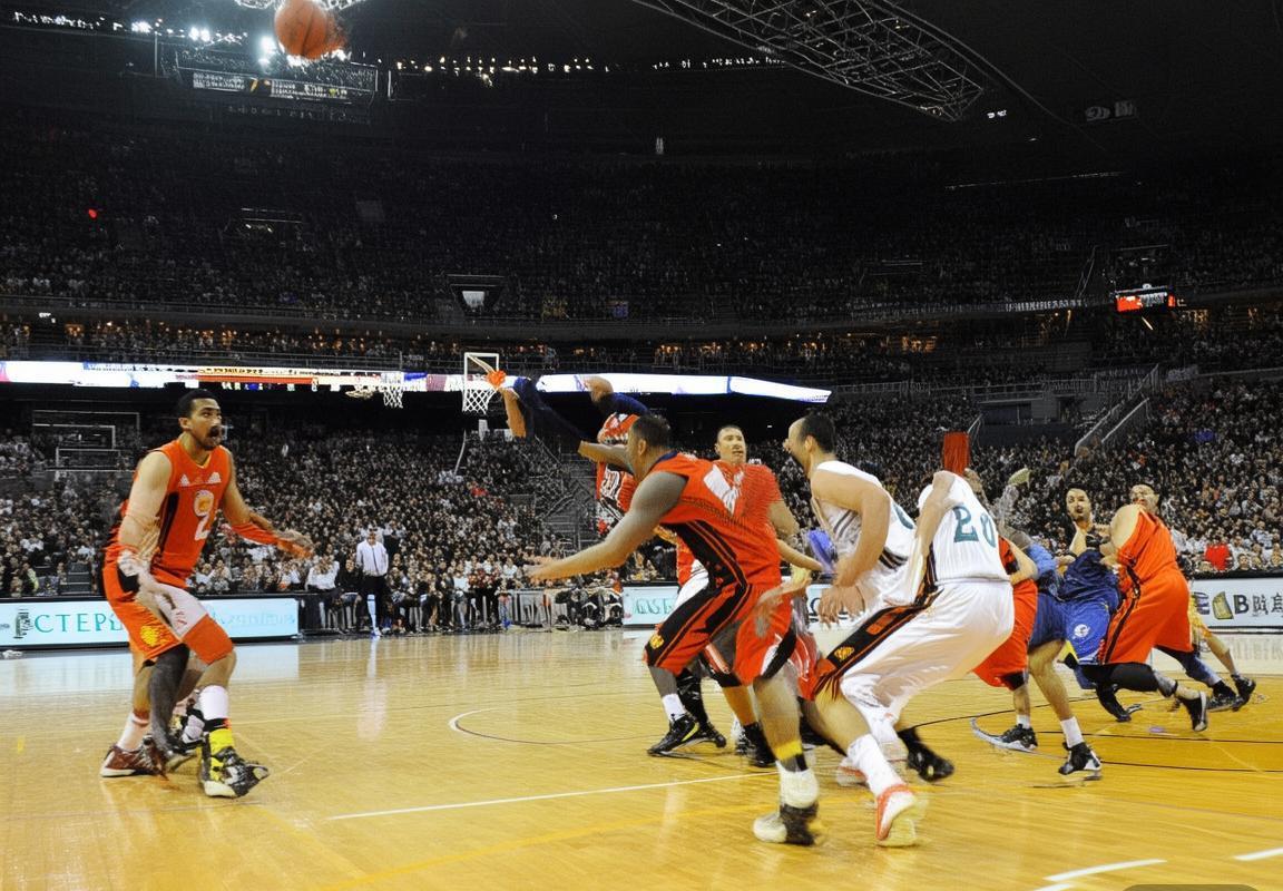 2012年CBA季后赛粤京巅峰对决精彩回顾(图3)